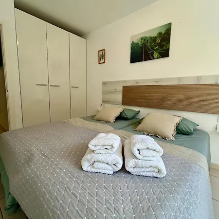Modern Medano * El Medano (Tenerife)